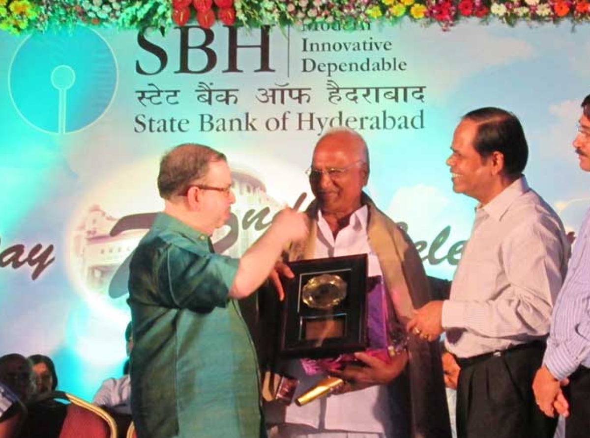 SBI(SBH) Bestows National Level Best Customer Award